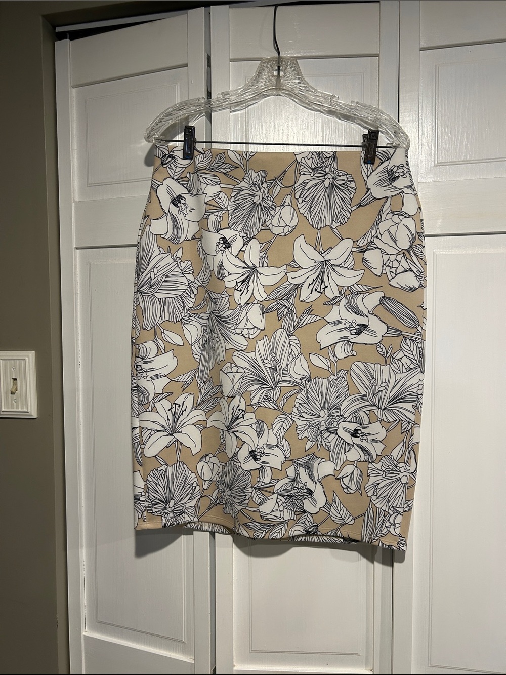 Floral Pencil Skirt in Beige, White and Black